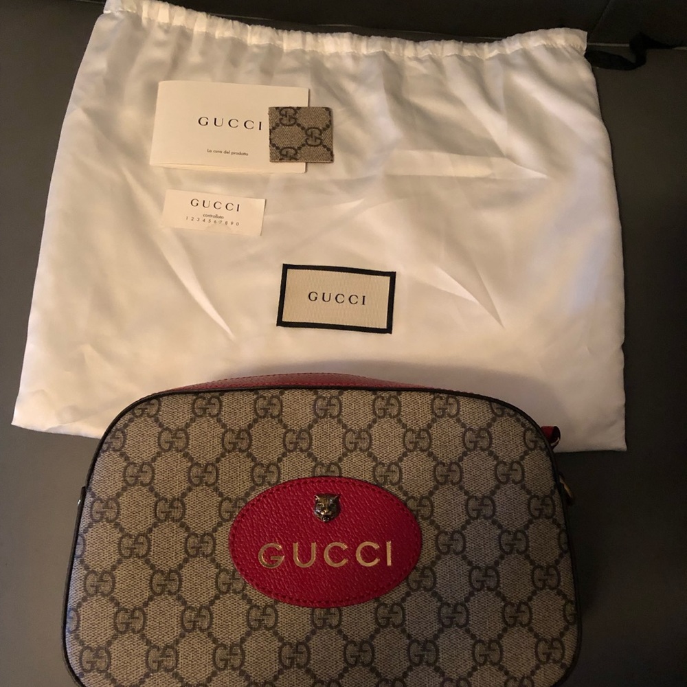 Gucci Neo Vintage GG Supreme Messenger